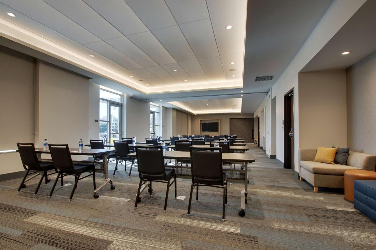 Отель Hyatt House Ок-Брук Экстерьер фото